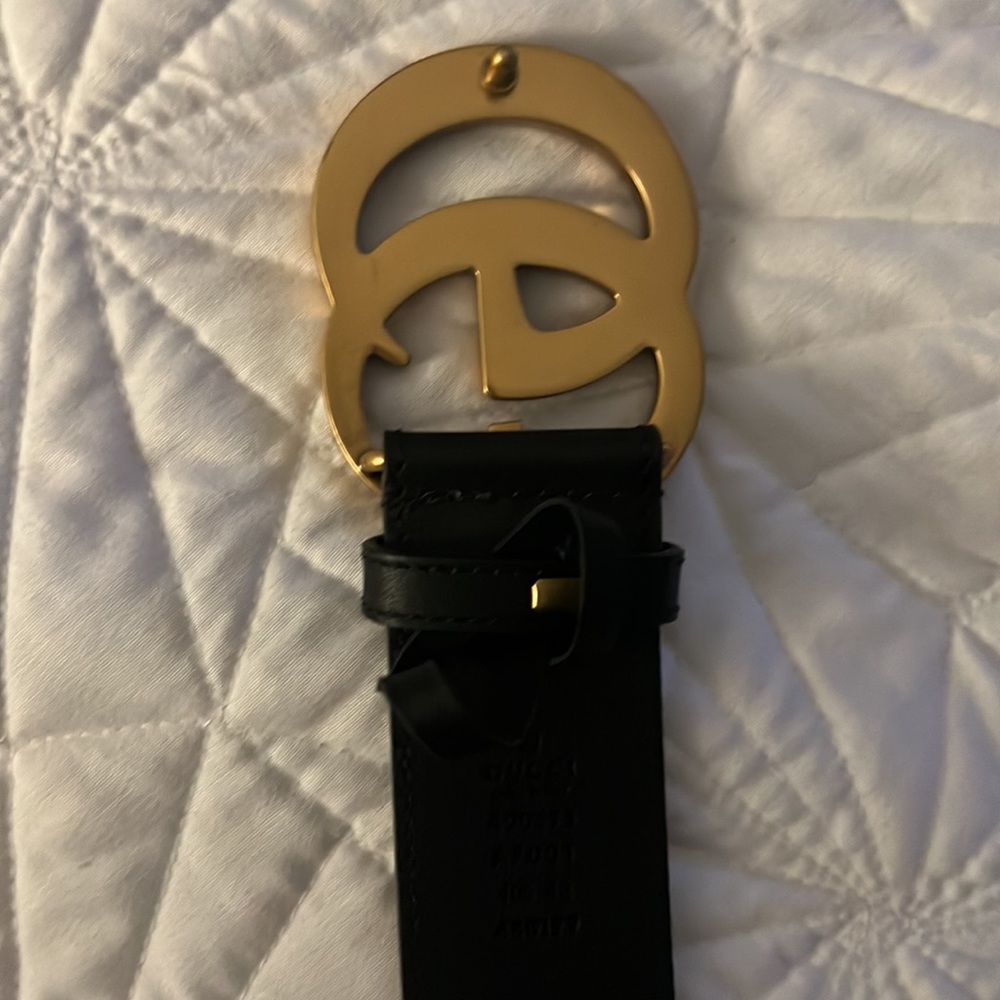 Gucci Black Leather Belt with Gold Interlocking GG Buckle - Picture 2 of 5
